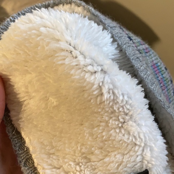 Matching Tuque and mittens - Picture 3 of 3